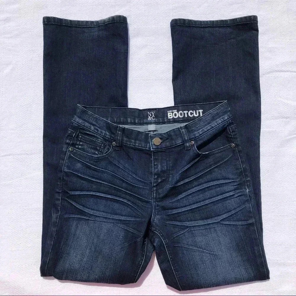 NYC Low Rise Bootcut Blue Jeans Sz 4P - Picture 3 of 8